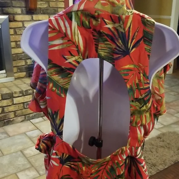 Sketchbook (boutique) wrap Romper with open back - Picture 6 of 10